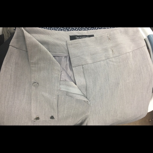 Signature by Larry Levine Women’s Pant Suit/Size 4 - Picture 8 of 8